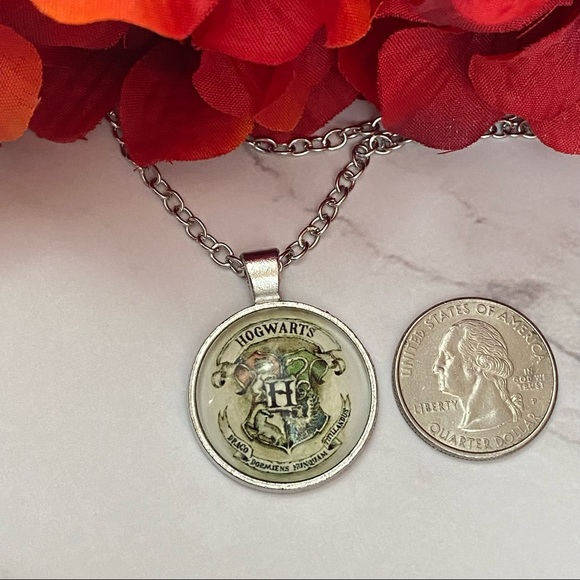 Harry Potter Hogwarts Vintage House Crest Pendant - Picture 11 of 12